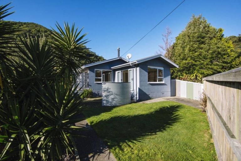 Photo of property in 54c Devon Street, Picton, 7220