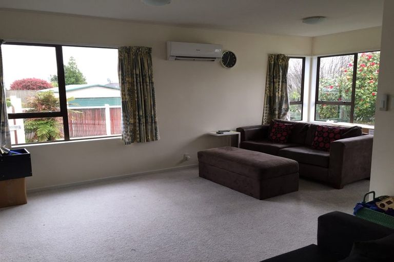 Photo of property in 3 Maracas Crescent, Grenada Village, Wellington, 6037