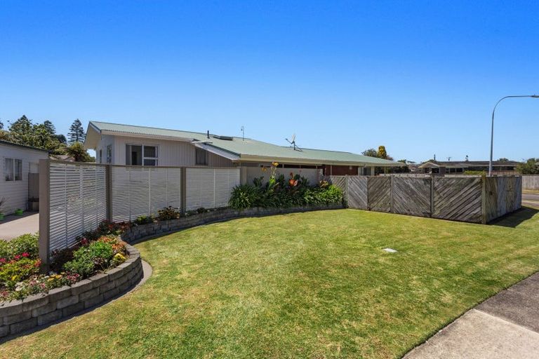Photo of property in 25 Puriri Crescent, Edgecumbe, 3120