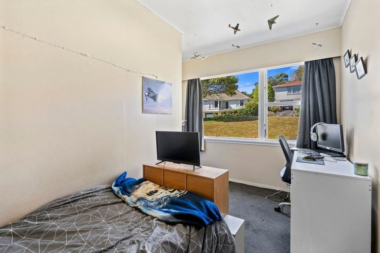 Photo of property in 38 Larsen Crescent, Tawa, Wellington, 5028