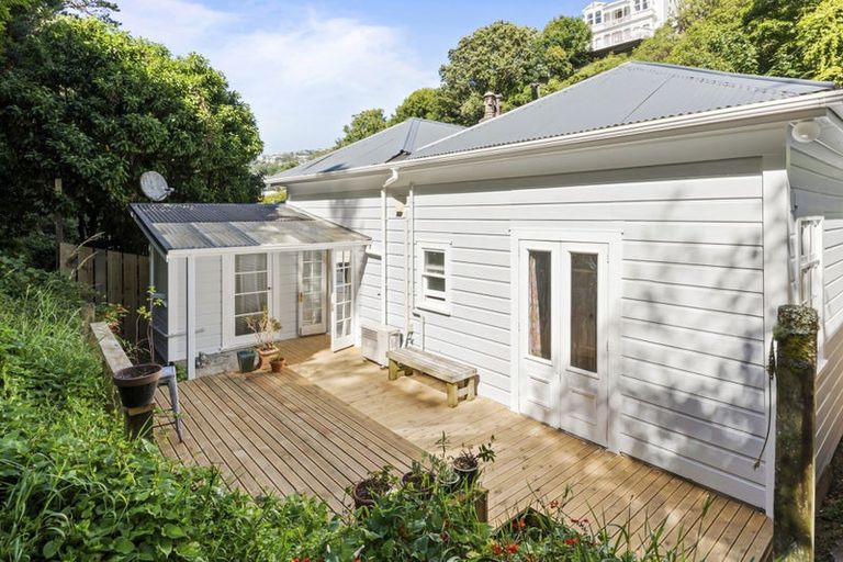 Photo of property in 38 Devon Street, Aro Valley, Wellington, 6021