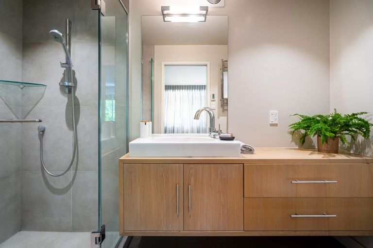 Photo of property in 61 Hinemoa Street, Birkenhead, Auckland, 0626