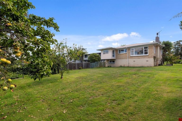 Photo of property in 11 Grand Vue Road, Kawaha Point, Rotorua, 3010