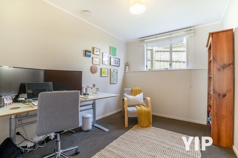 Photo of property in 12 Bloomsbury Grove, Newlands, Wellington, 6037