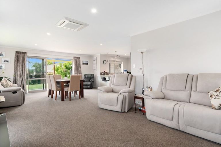 Photo of property in 52 Kayelene Place, Omokoroa, 3114