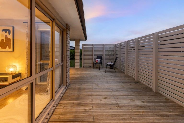 Photo of property in 122 Endeavour Drive, Whitby, Porirua, 5024