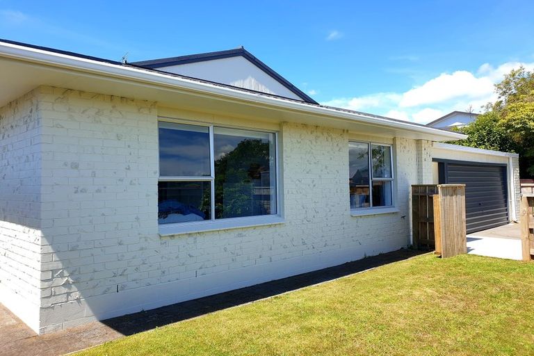 Photo of property in 122 Heta Road, Highlands Park, New Plymouth, 4312