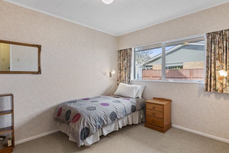 Photo of property in 6 Wakefield Grove, Waikanae, 5036