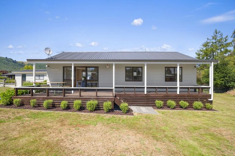 Photo of property in 10 Antonia Place, Kinloch, Taupo, 3377