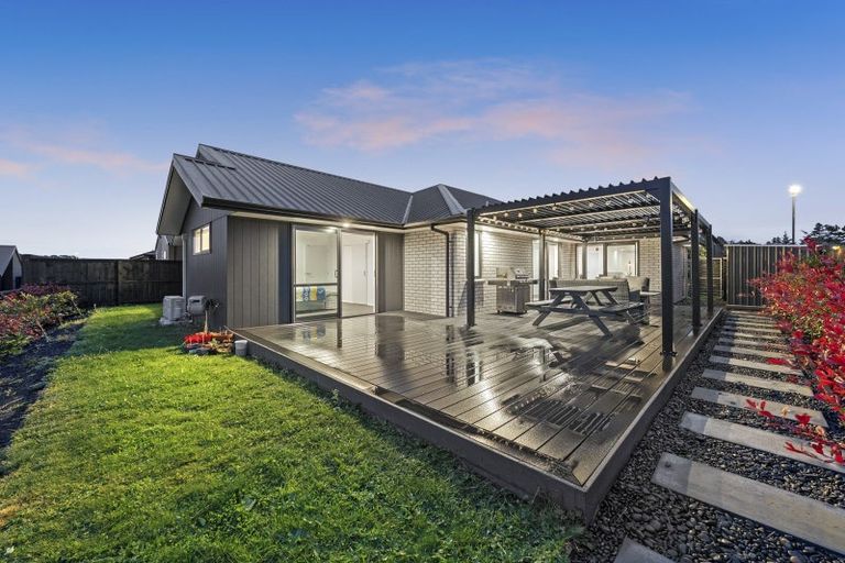 Photo of property in 11 Te Rata Boulevard, Karaka, 2124