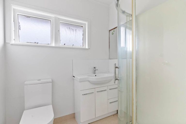 Photo of property in 2/13 Ocean View Road, Hillcrest, Auckland, 0627