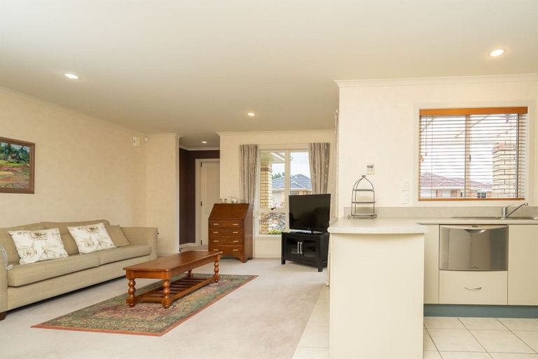 Photo of property in 39 Sovereign Isle Lane, Rototuna, Hamilton, 3210