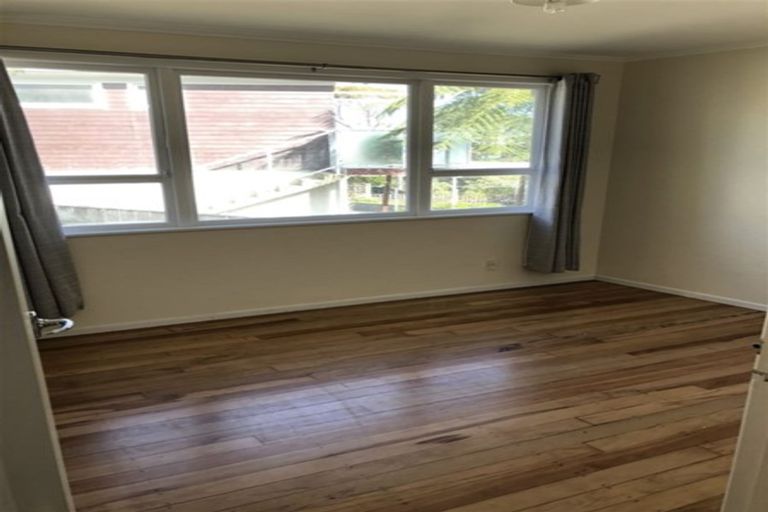 Photo of property in 594 Glenfield Road, Bayview, Auckland, 0629