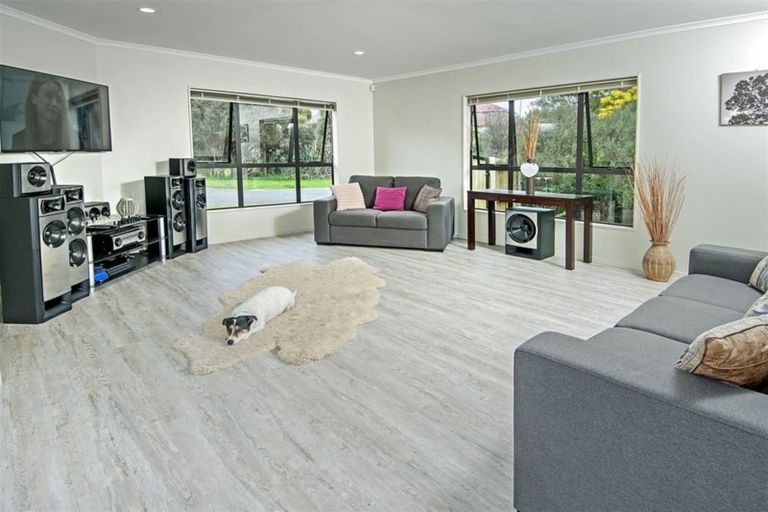 Photo of property in 23 Westglen Place, Ranui, Auckland, 0612