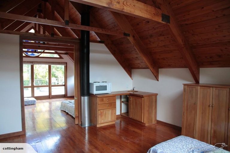 Photo of property in 122 Lone Kauri Road, Karekare, New Lynn, 0772