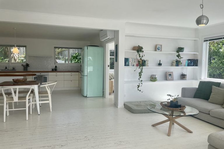 Photo of property in 20 Jean Place, Stanmore Bay, Whangaparaoa, 0932