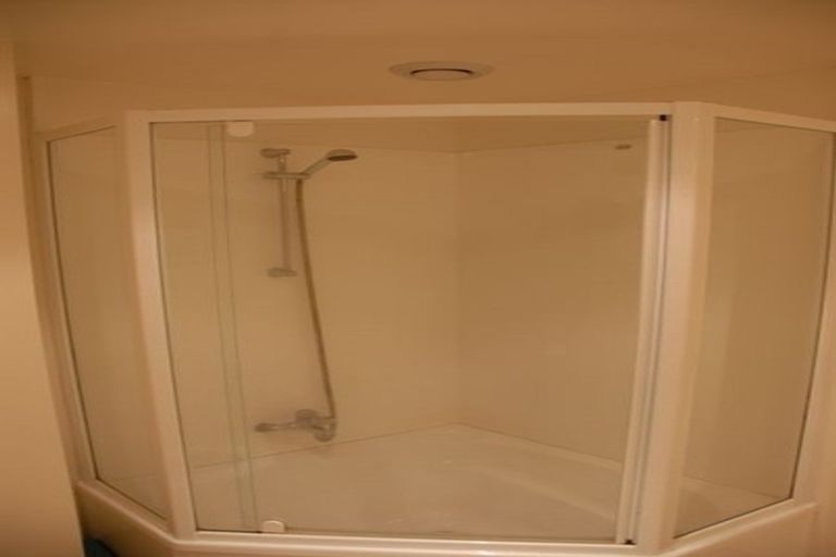 Photo of property in St Peters Apartments, 9a/192 Willis Street, Te Aro, Wellington, 6011