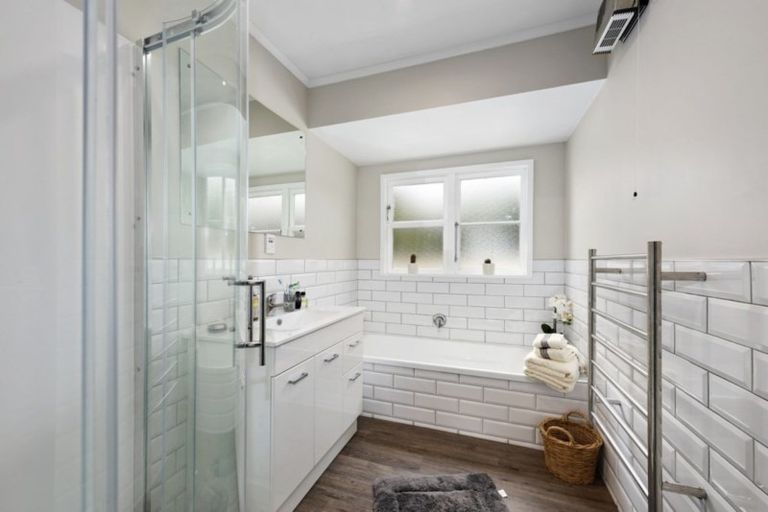 Photo of property in 52 Heretaunga Square, Silverstream, Upper Hutt, 5019