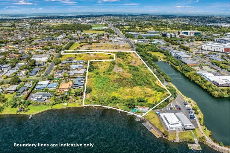 Photo of property in 2d Northcote Road, Takapuna, Auckland, 0622