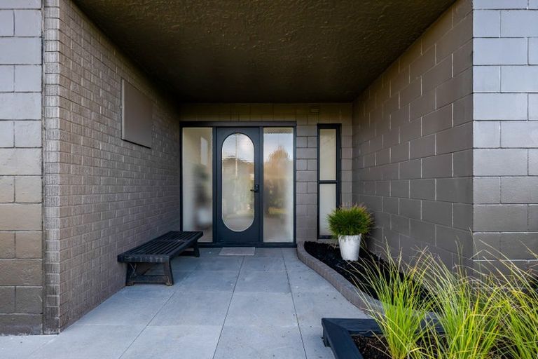 Photo of property in 20 Tiverton Crescent, Whalers Gate, New Plymouth, 4310