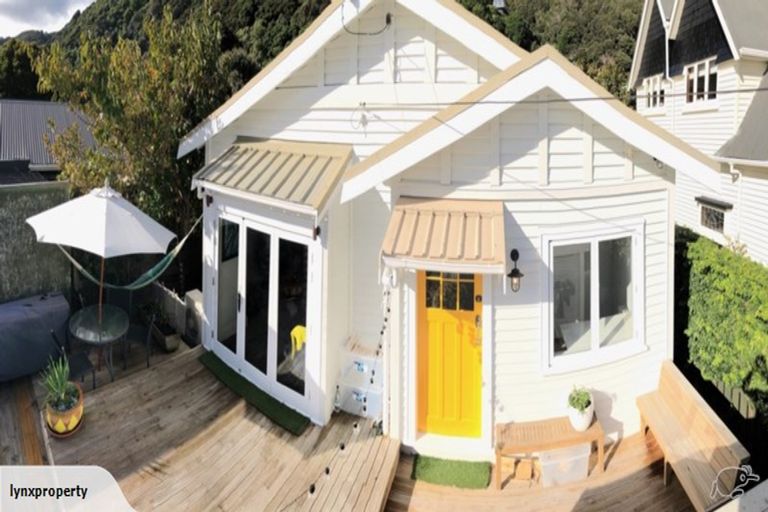 Photo of property in 379 Muritai Road, Eastbourne, Lower Hutt, 5013