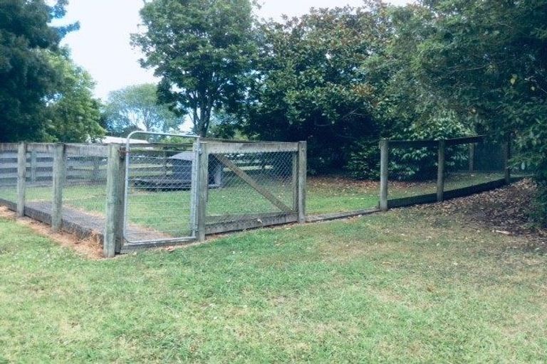 Photo of property in 83 Tawa Road, Kumeu, 0891