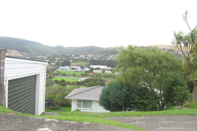 Photo of property in 12 Leadley Lane, Tawa, Wellington, 5028