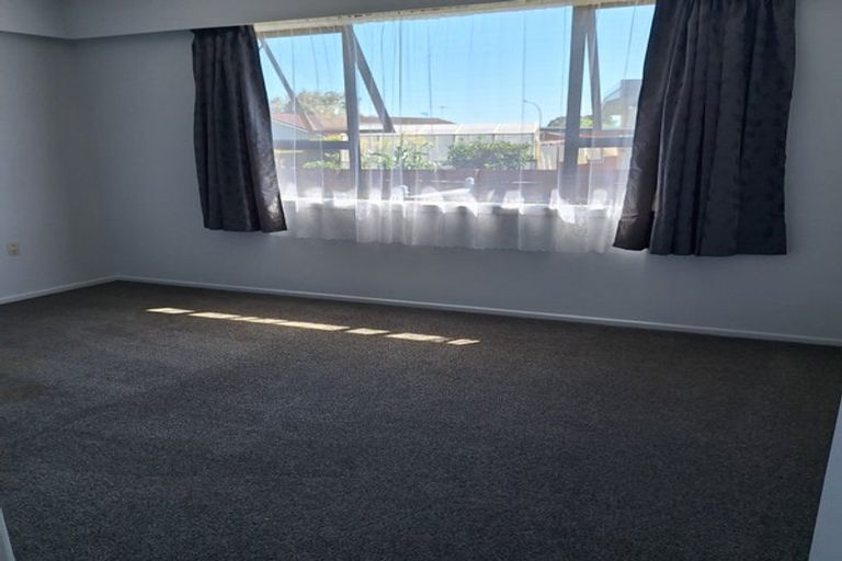 Photo of property in 12 Clifton Drive, Waitara, 4320