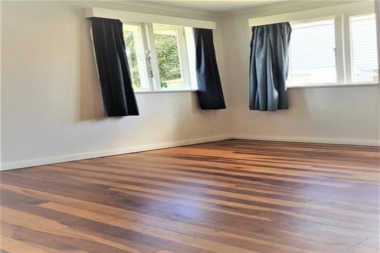 Photo of property in 1/166 Lake Road, Northcote, Auckland, 0627