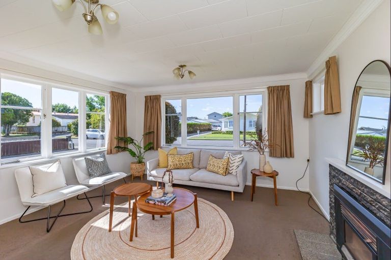 Photo of property in 42 Highbury Drive, Levin, 5510