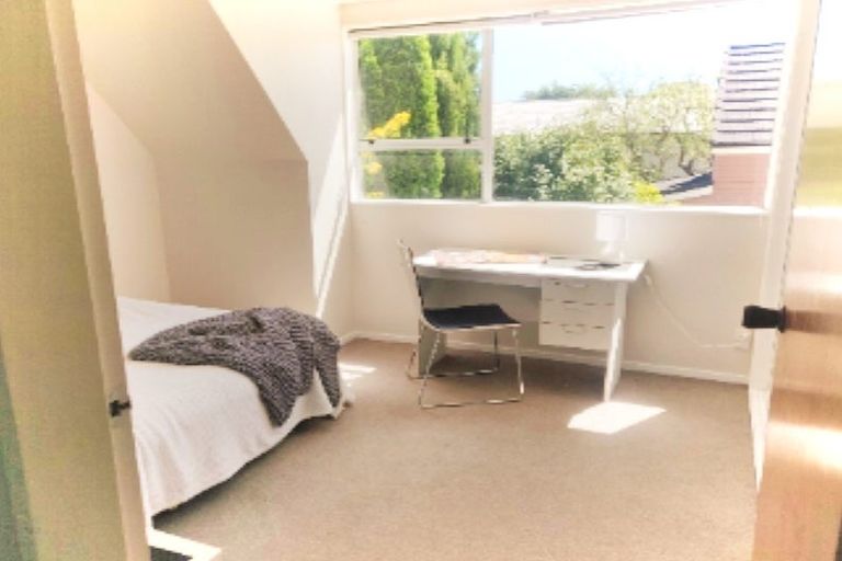 Photo of property in 8b Wai-iti Crescent, Woburn, Lower Hutt, 5010