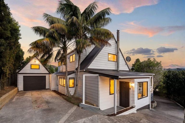 Photo of property in 1/12 Shanaway Rise, Hillcrest, Auckland, 0627