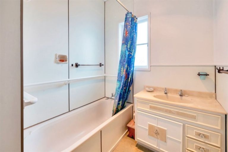 Photo of property in 1614 Great North Road, Waterview, Auckland, 1026