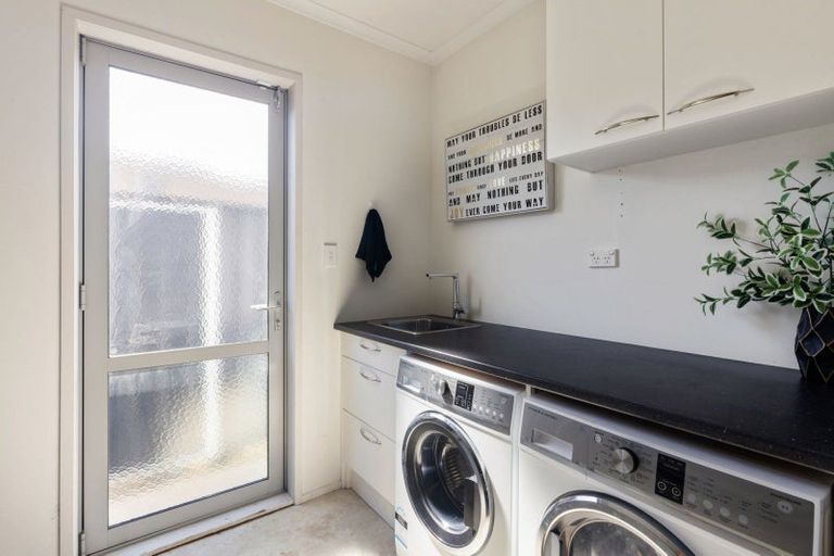 Photo of property in 107 Farnborough Drive, Grandview Heights, Hamilton, 3200