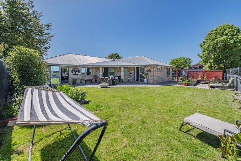 Photo of property in 18 Stanwood Grove, Darfield, 7510