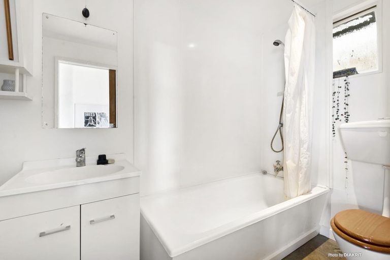 Photo of property in Rutherford Flats, 5 Levy Street, Mount Victoria, Wellington, 6011