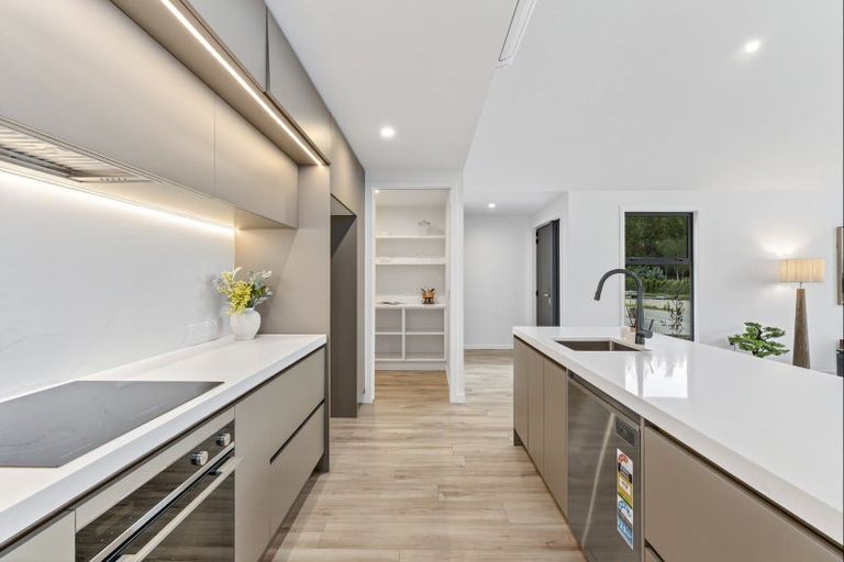 Photo of property in 10 Kamana Rise, Wanaka, 9382