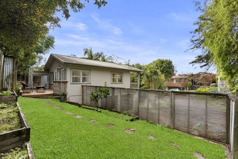 Photo of property in 122 Beach Road, Castor Bay, Auckland, 0620