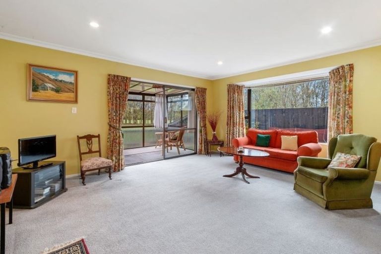 Photo of property in 9 Pyatt Place, Redwood, Christchurch, 8051