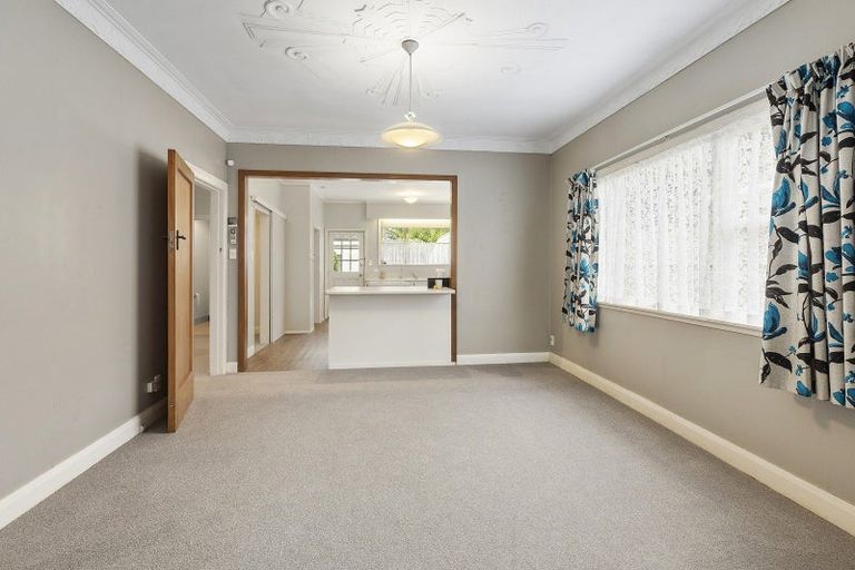 Photo of property in 37 Glamis Avenue, Strathmore Park, Wellington, 6022