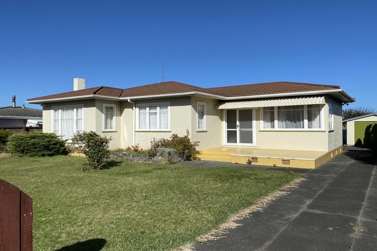Photo of property in 4 Tongariro Street, Castlecliff, Whanganui, 4501