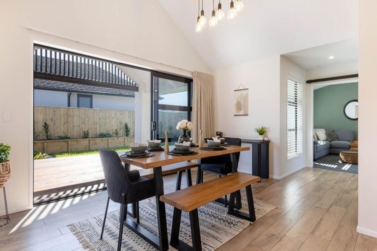 Photo of property in 28 Durey Road, Dairy Flat, 0792