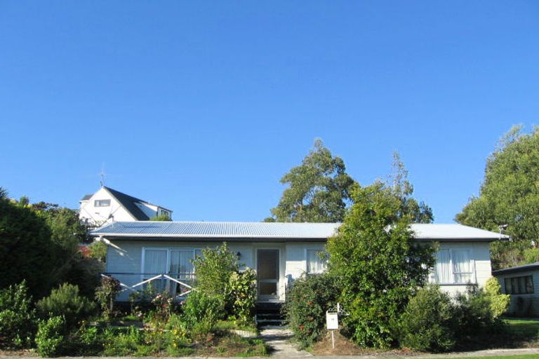 Photo of property in 17 Whitechapel Grove, Stokes Valley, Lower Hutt, 5019