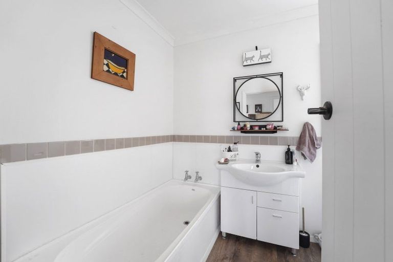 Photo of property in 3 Cobham Street, Levin, 5510