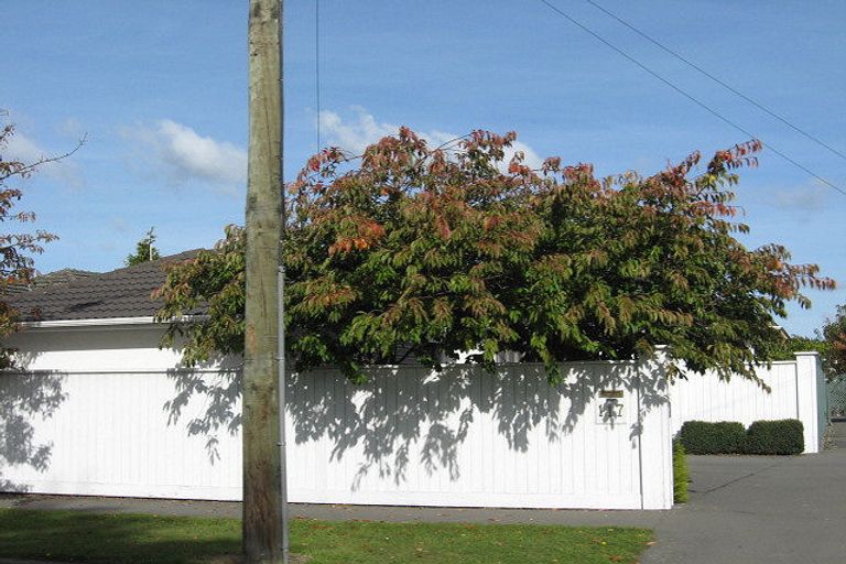 Photo of property in 1/117 Maidstone Road, Ilam, Christchurch, 8041