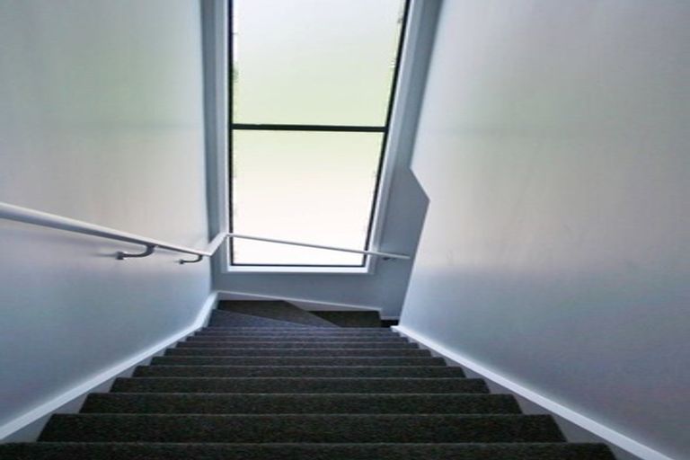 Photo of property in 16a Woodall Place, Totara Vale, Auckland, 0627