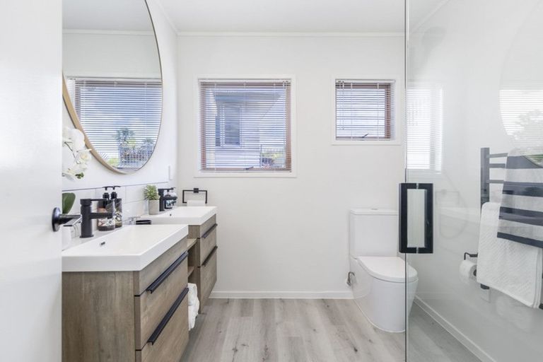 Photo of property in 1b Pleasant Road, Glen Eden, Auckland, 0602