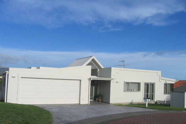 Photo of property in 5 Glengavel Grove, Papakowhai, Porirua, 5024