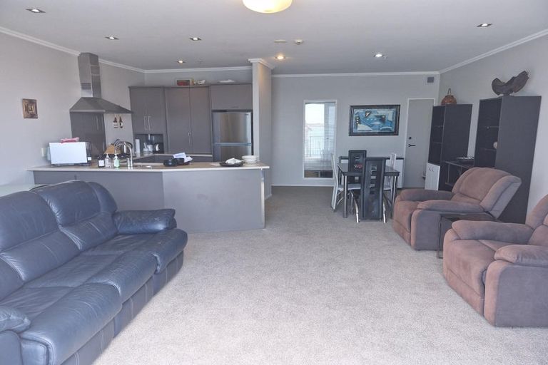 Photo of property in 2/51 Dive Crescent, Tauranga, 3110