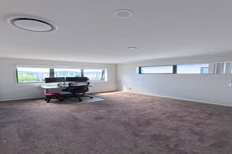 Photo of property in 11 Pihoihoi Place, Hobsonville, Auckland, 0616